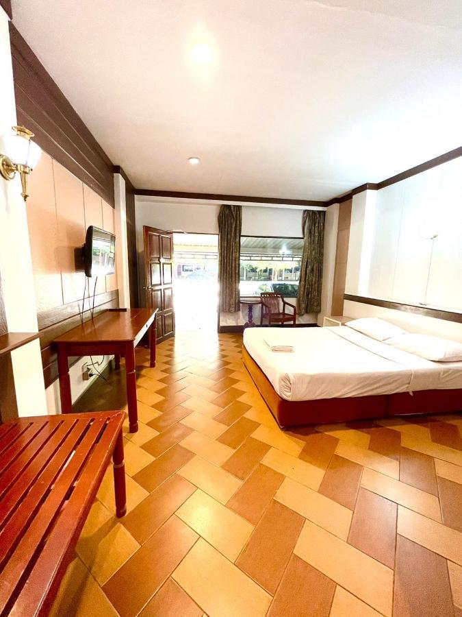 Bansuan Resort Nakhon Sawan Esterno foto